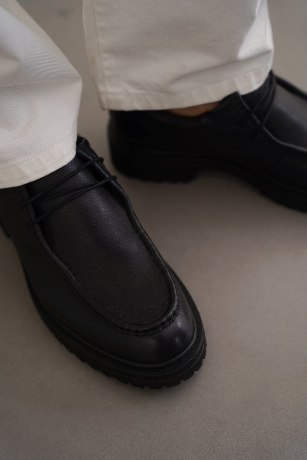 BLACK LEATHER MOC-TOE SHOES