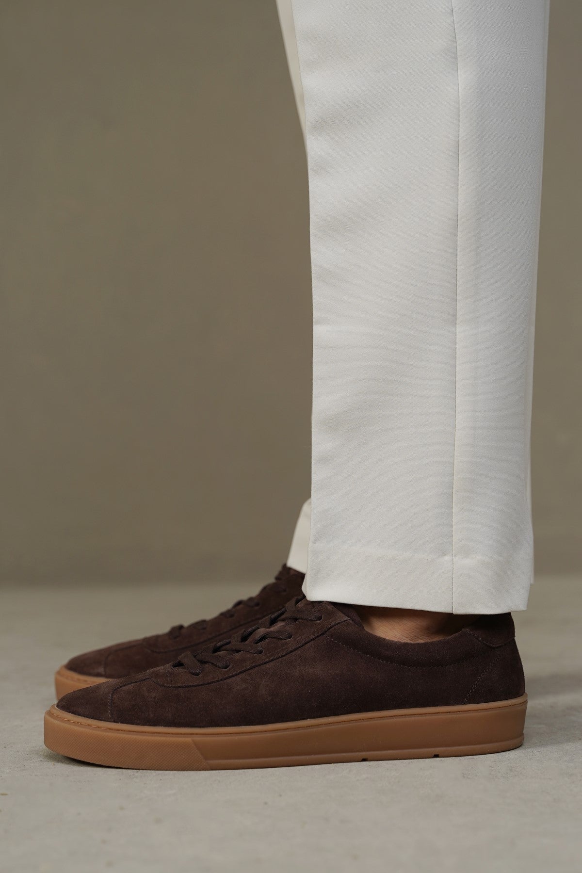 COFFEE LOW-TOP LEATHER SNEAKERS