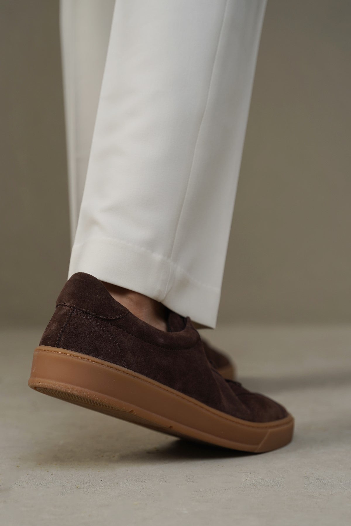 COFFEE LOW-TOP LEATHER SNEAKERS