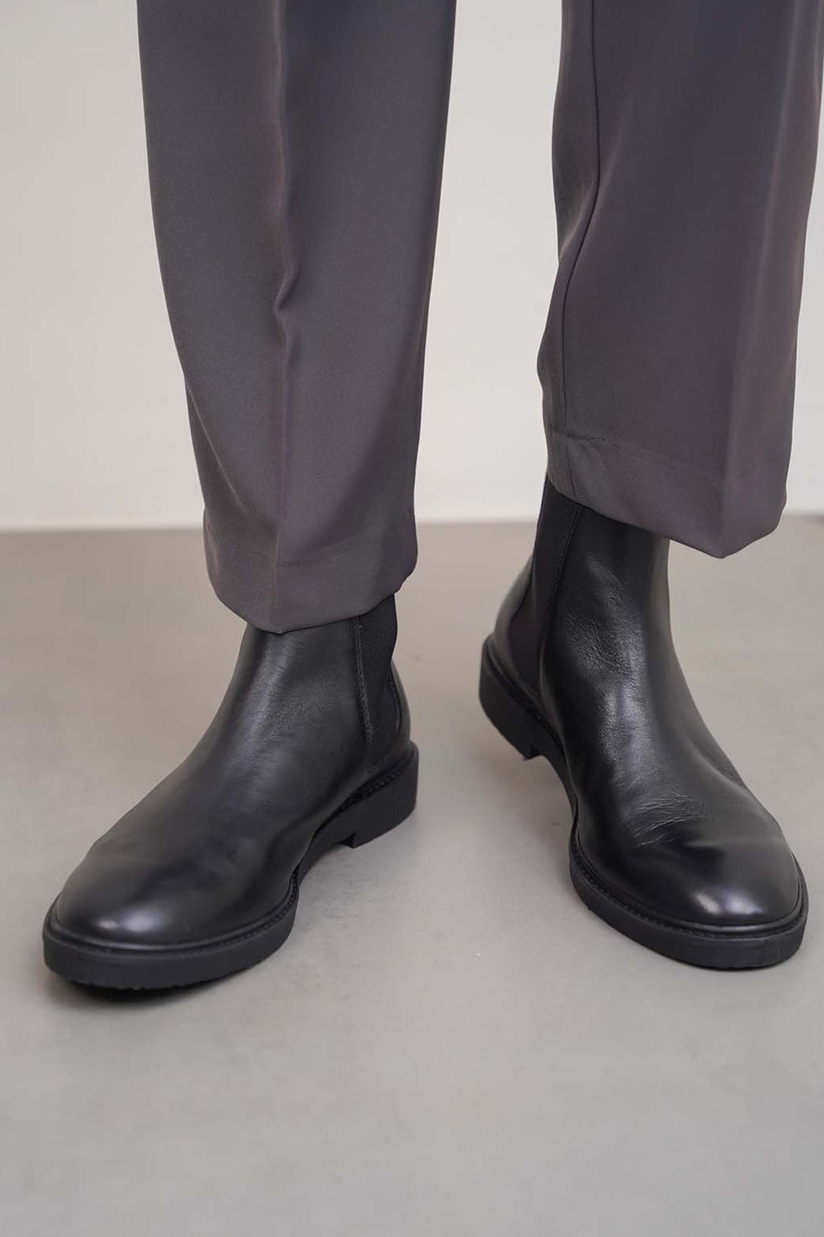 BLACK BOWIE LEATHER CHELSEAS