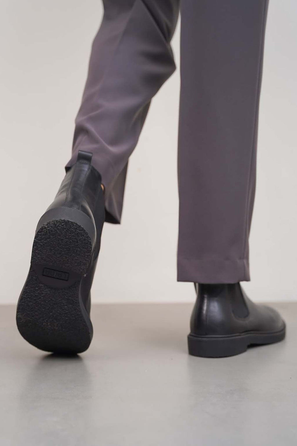 BLACK BOWIE LEATHER CHELSEAS