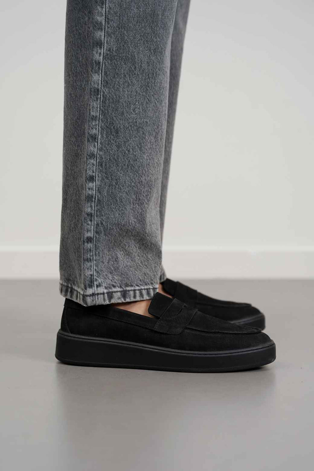 ALL BLACK LEATHER PENNY LOAFERS
