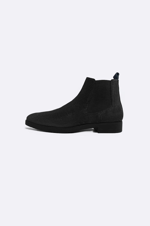 BLACK CLASSIC CHELSEA BOOTS