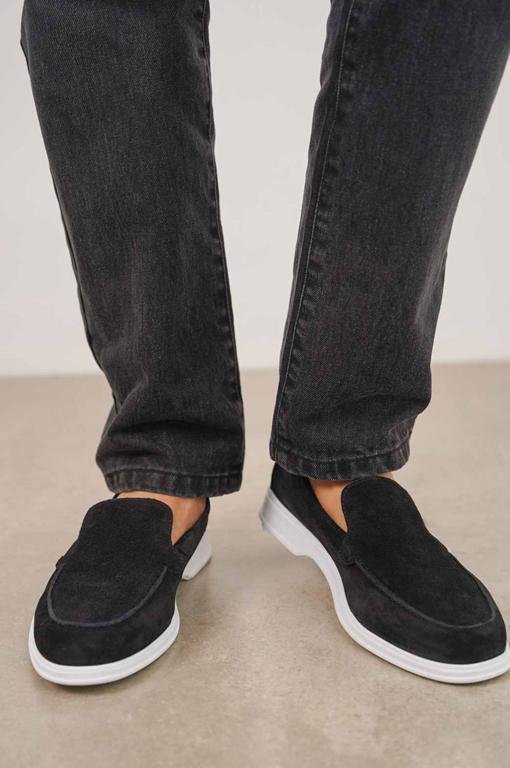 BLACK ESSENTIAL LEATHER LOAFERS