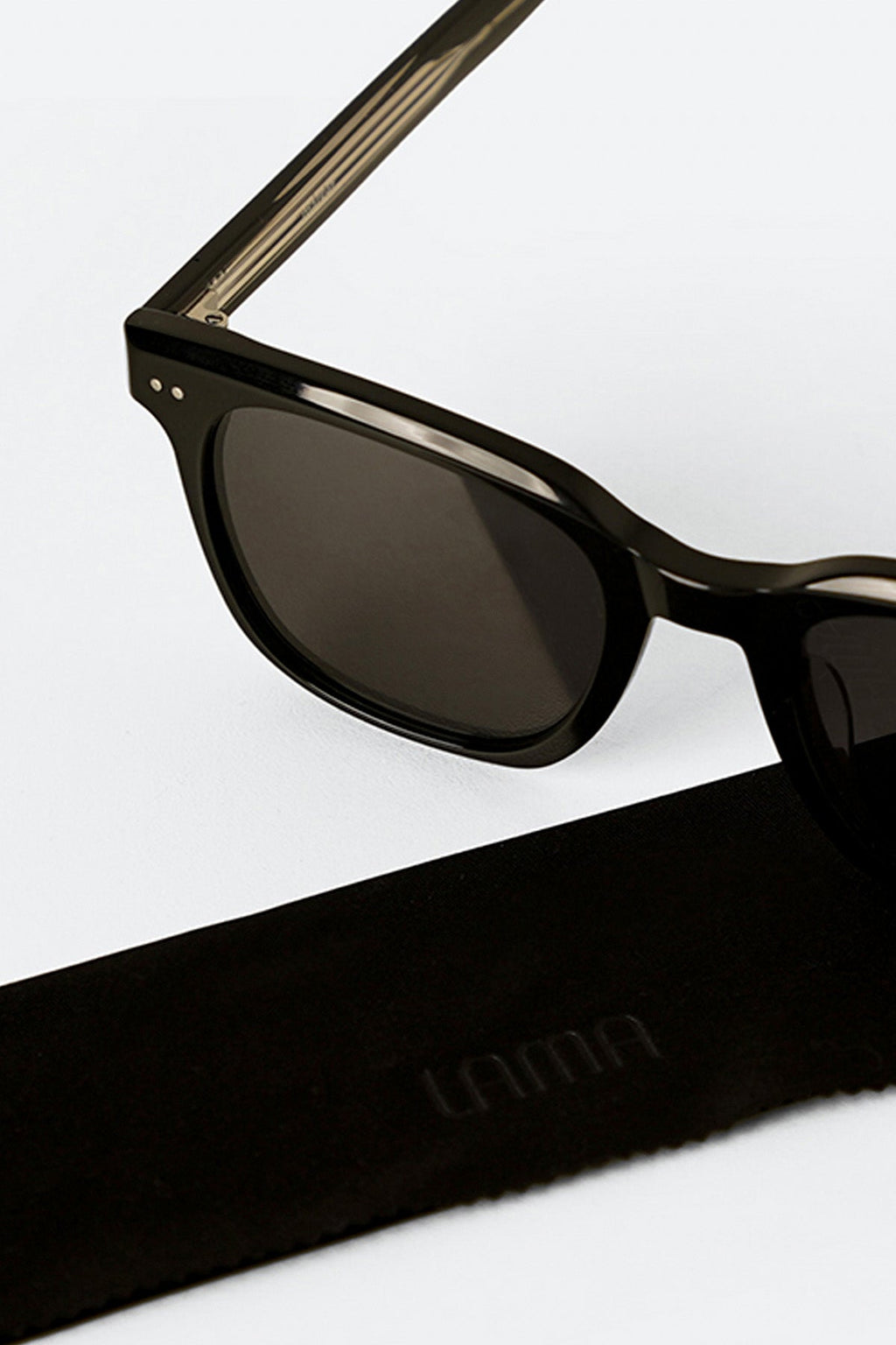 BLACK ECLIPSE BLACK