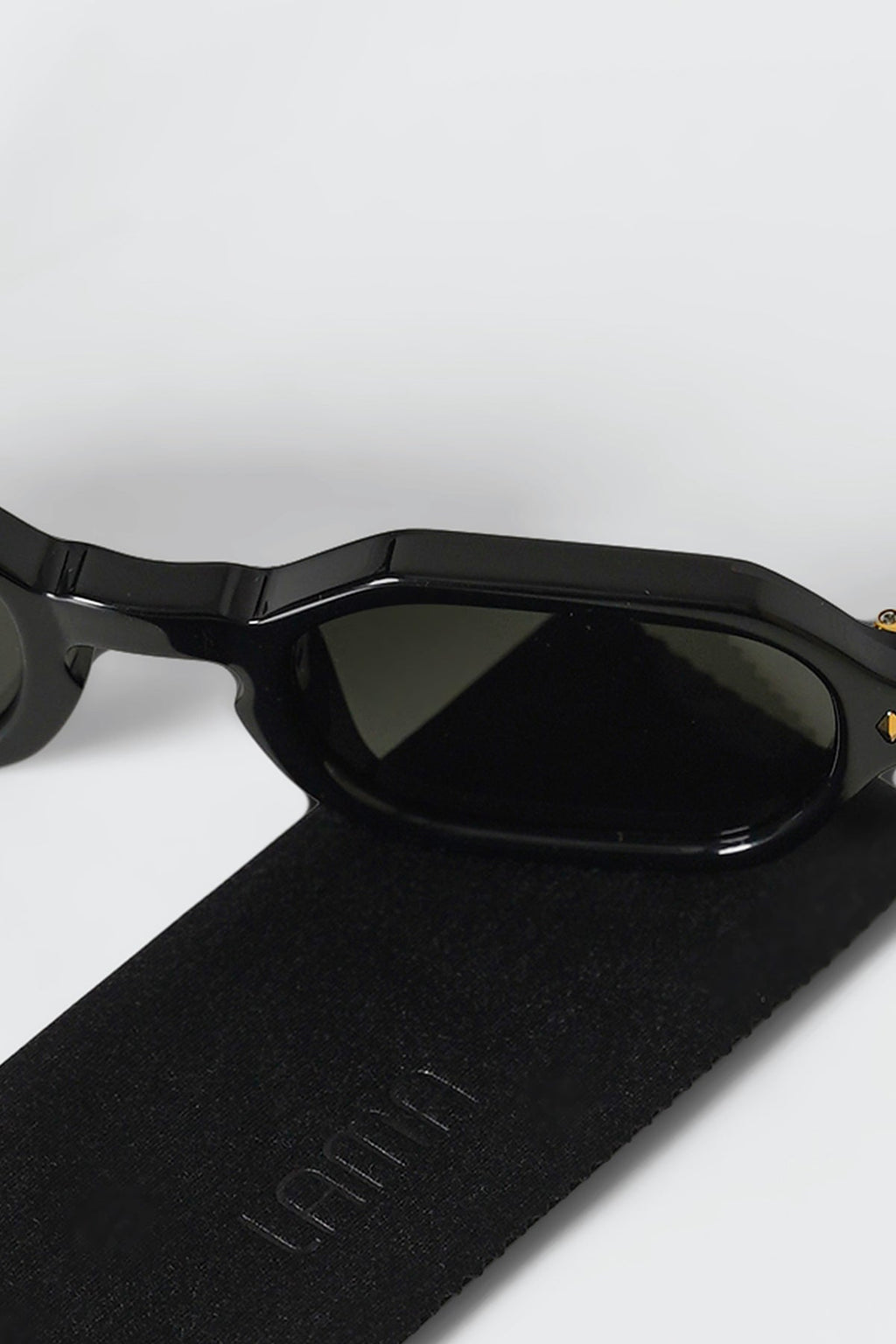 BLACK SUNDOWNER BLACK