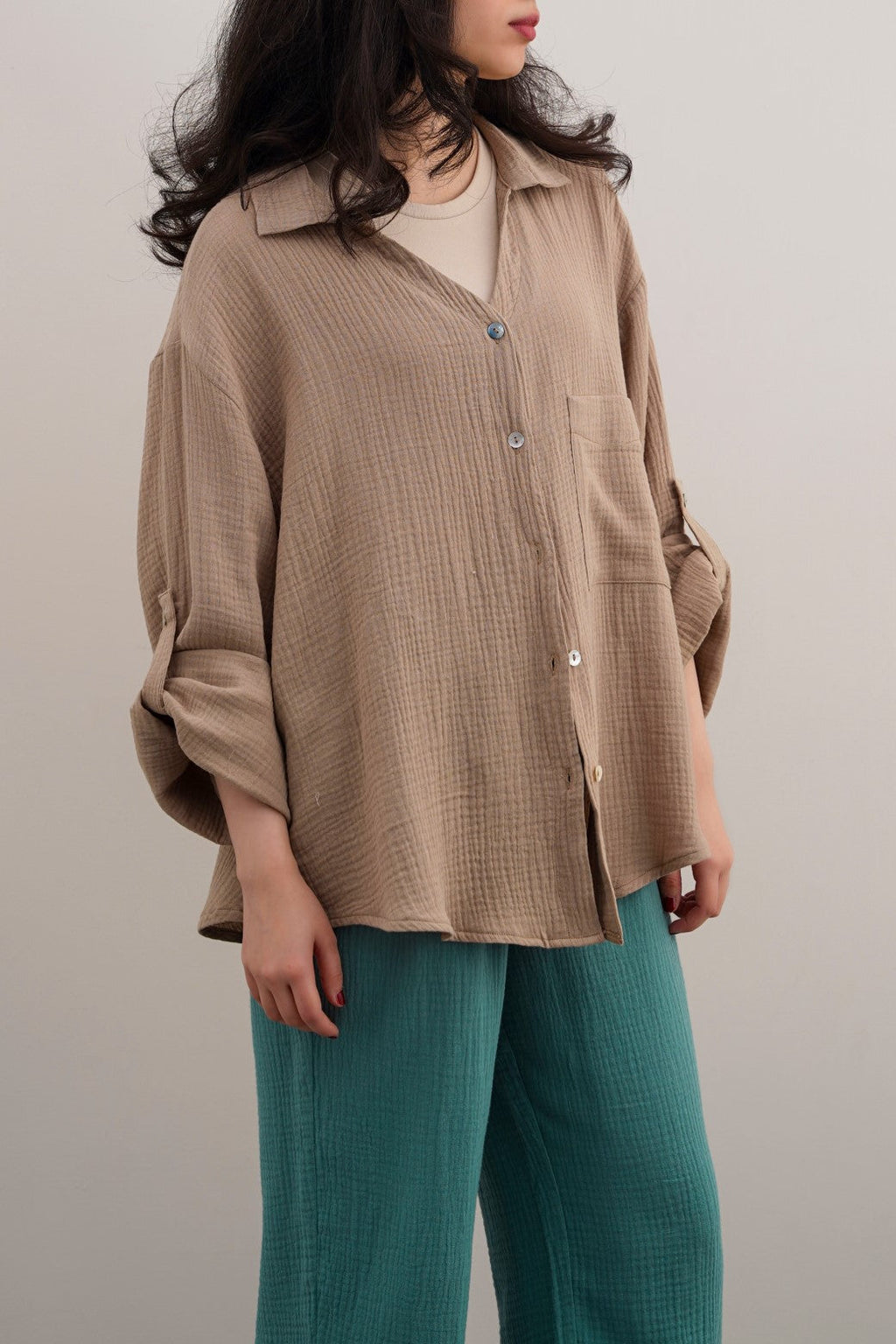 TAUPE BASIC MUSLIN BUTTON DOWN