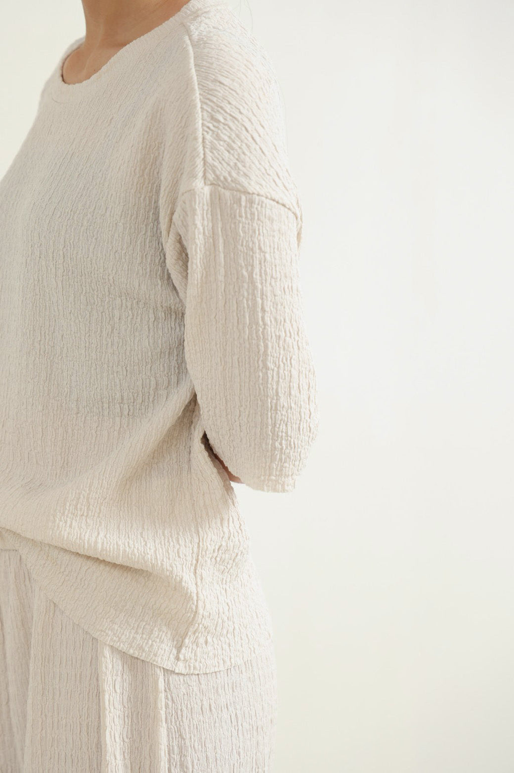 OFF WHITE TEXTURED STRETCHY TOP