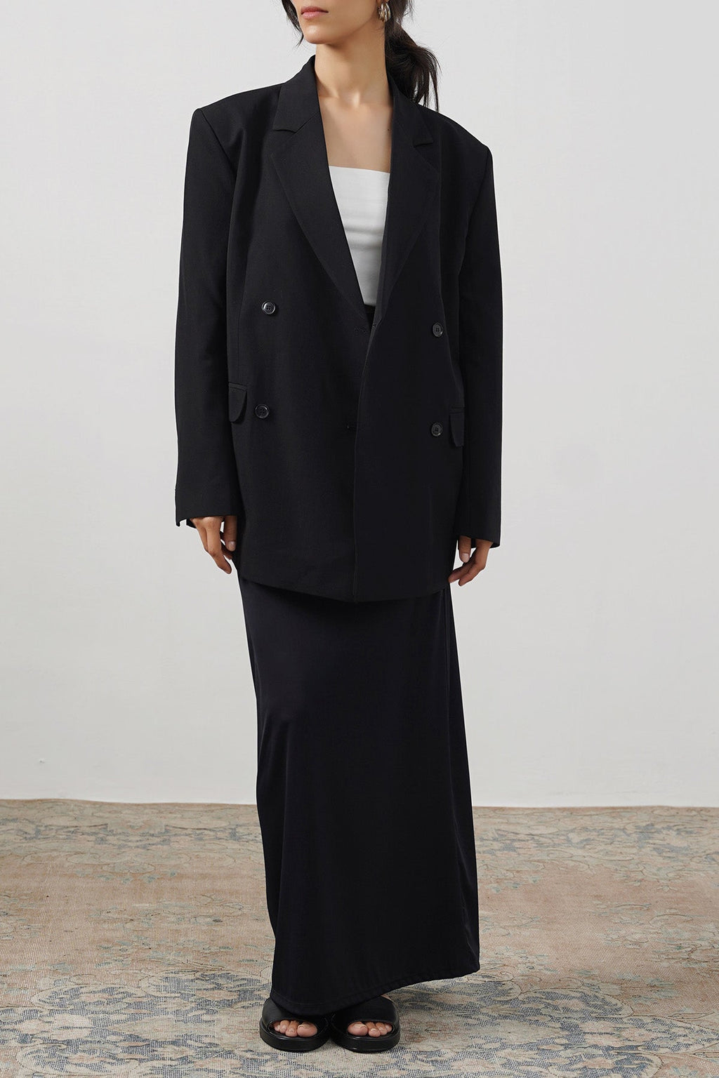 BLACK HIGH-WAISTED LONG SKIRT