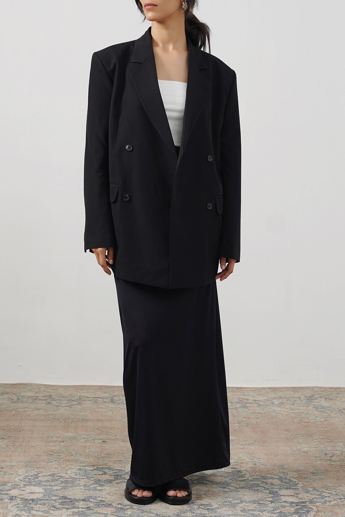 BLACK HIGH-WAISTED LONG SKIRT