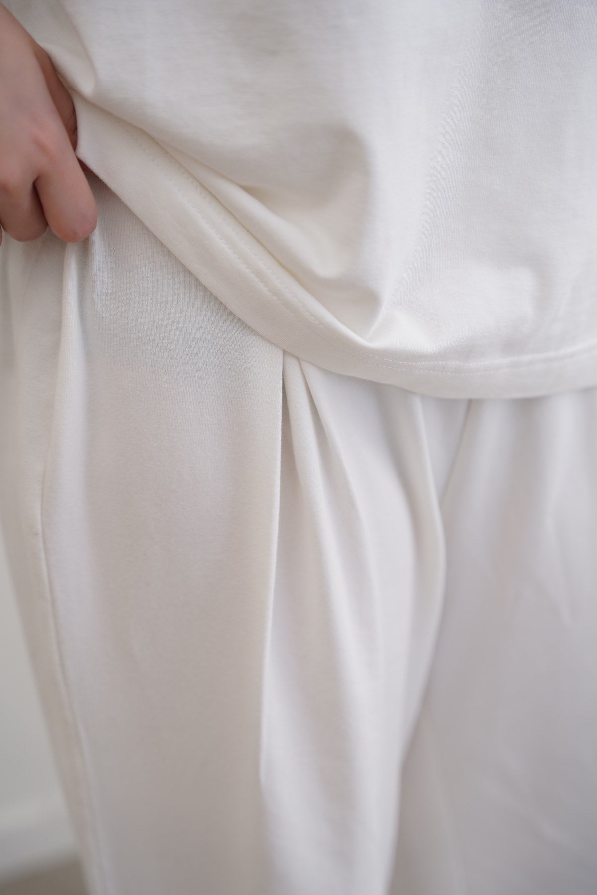 WHITE STRAIGHT BOX-PLEAT TROUSERS