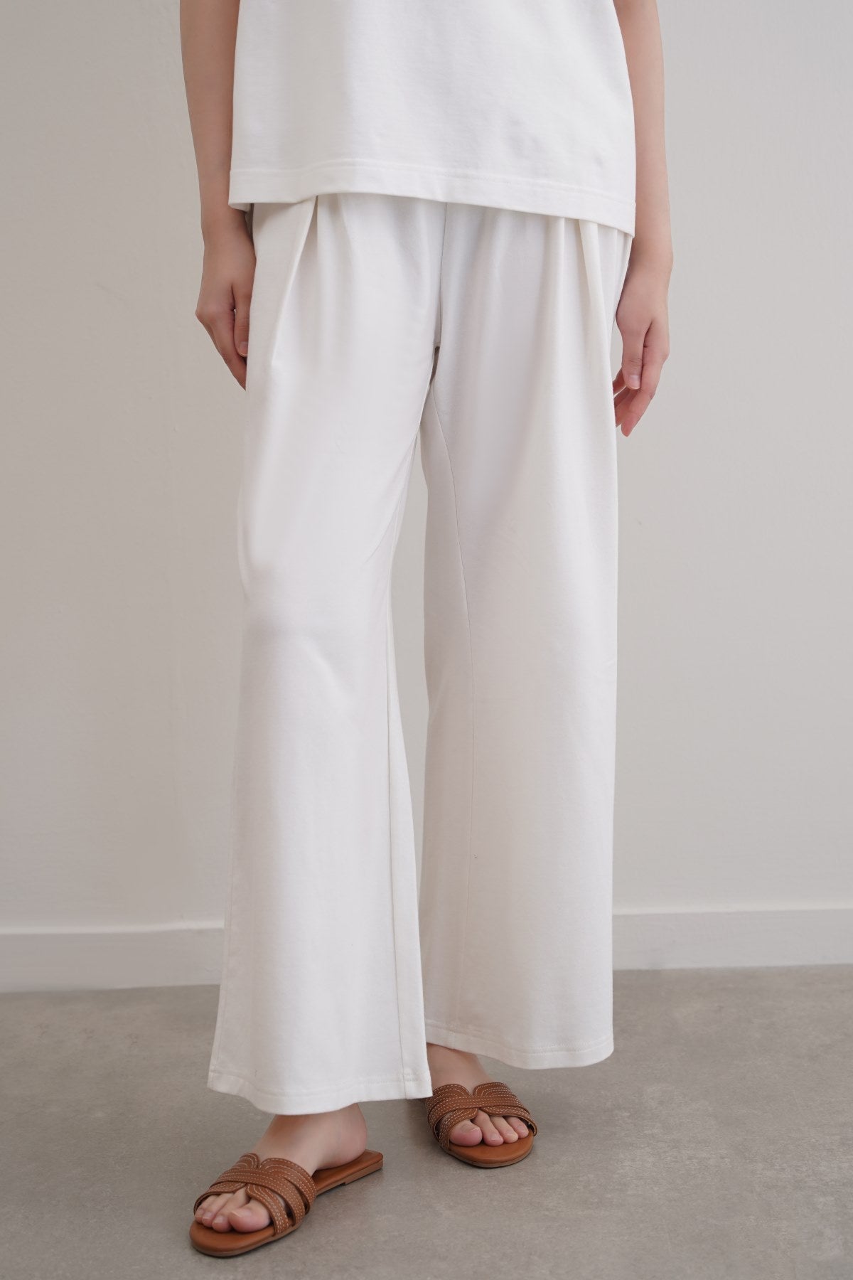 WHITE STRAIGHT BOX-PLEAT TROUSERS