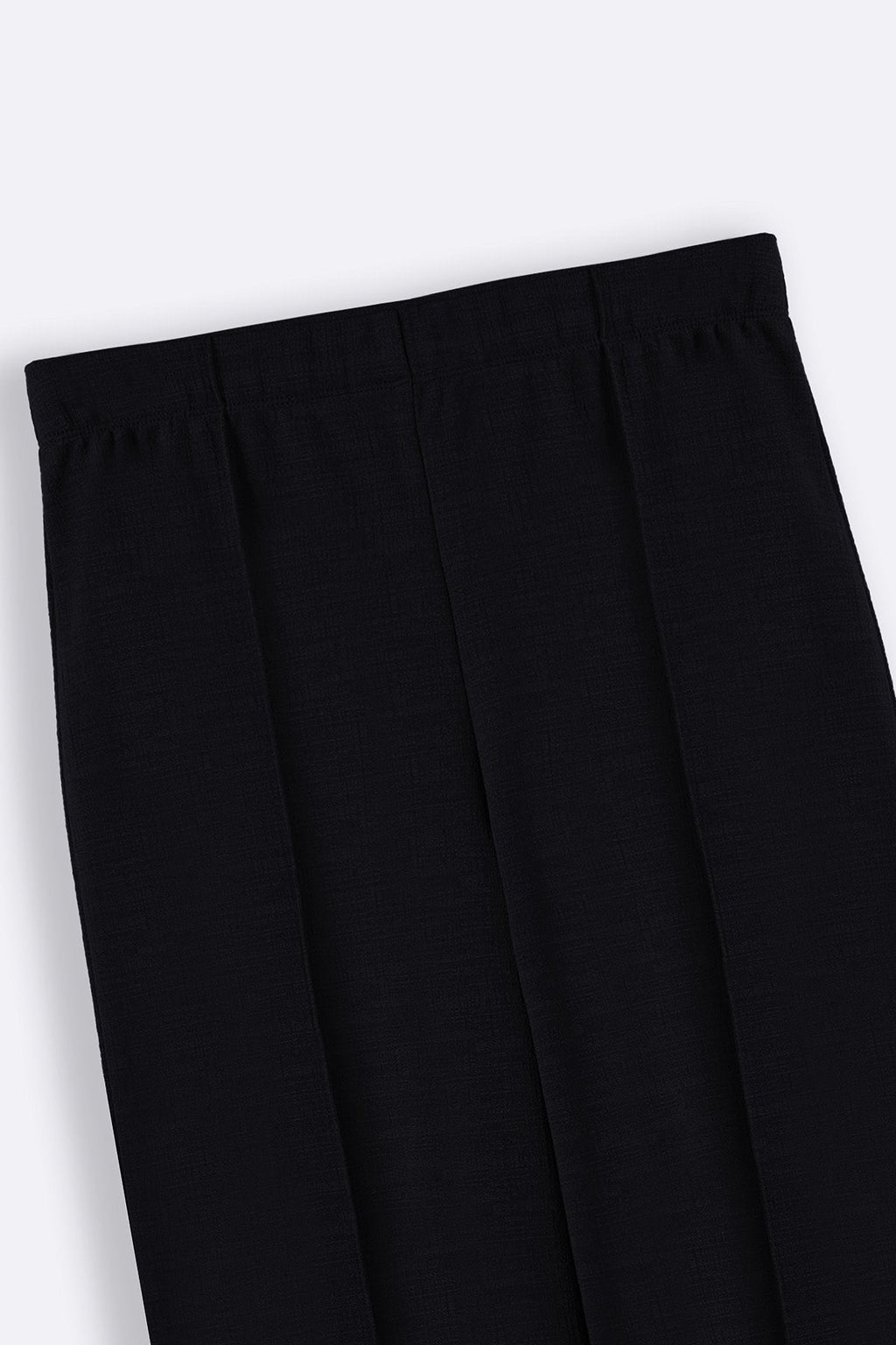 BLACK STRETCHY PANTS WITH PLEAT