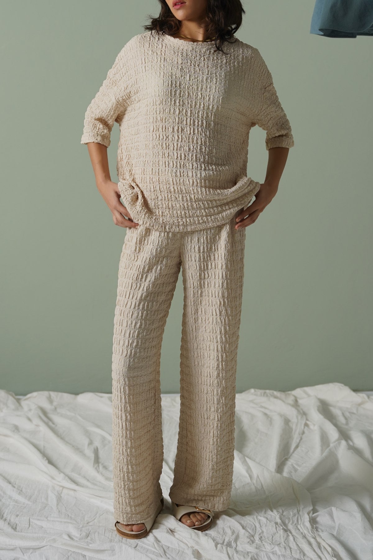 BEIGE BUBBLE CRINKLE PANTS