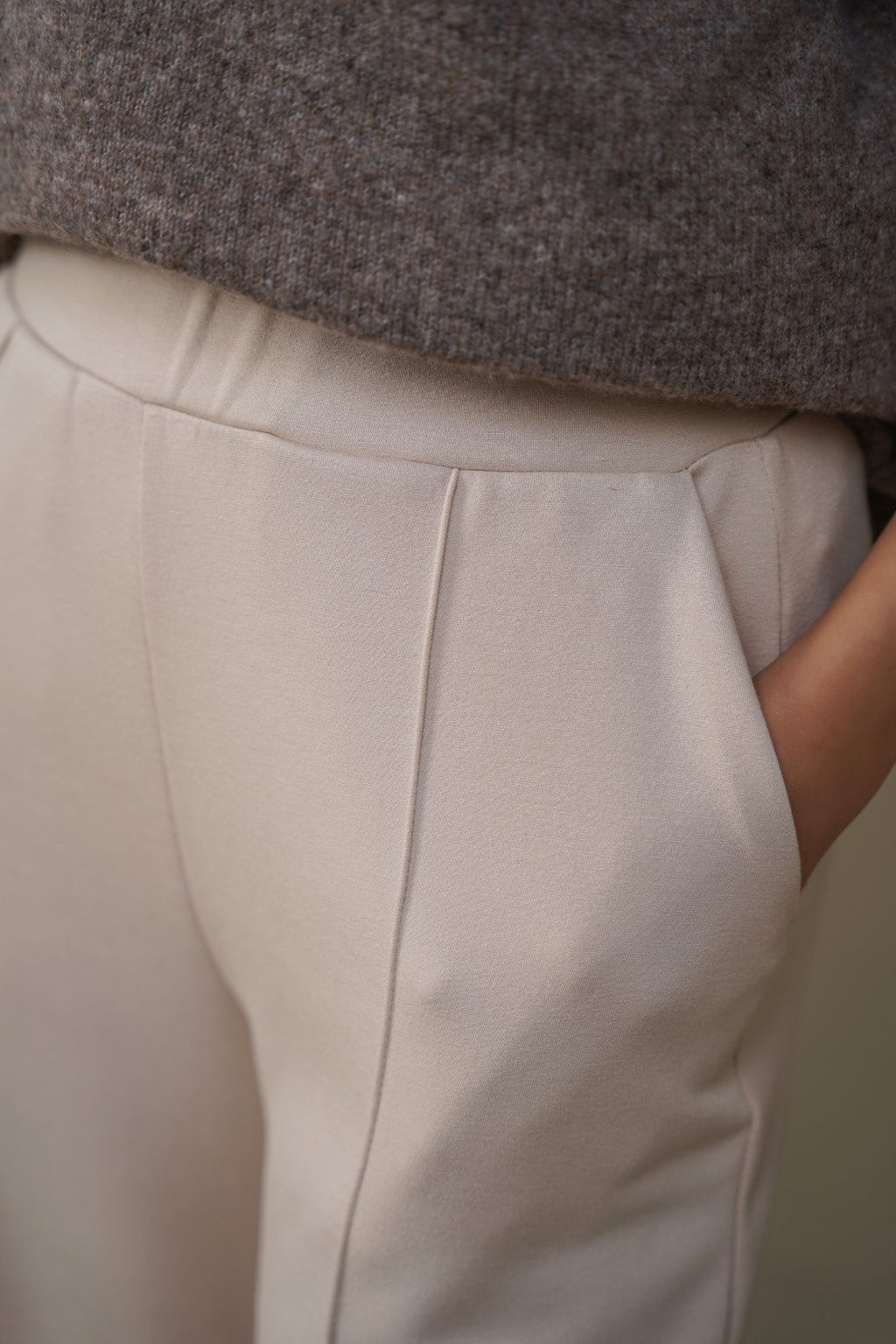 BEIGE STRAIGHT LOOSE TROUSERS
