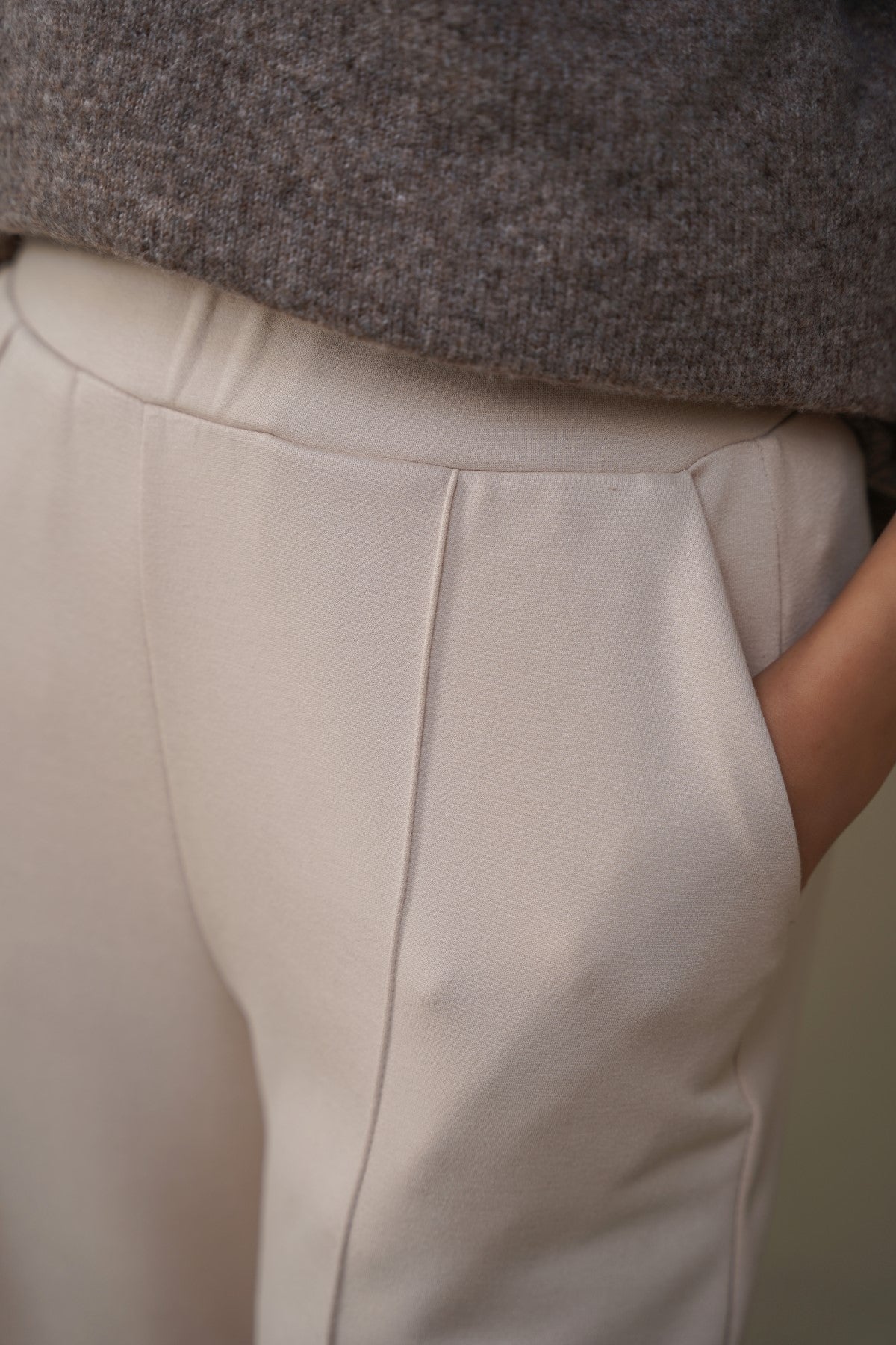 BEIGE STRAIGHT LOOSE TROUSERS