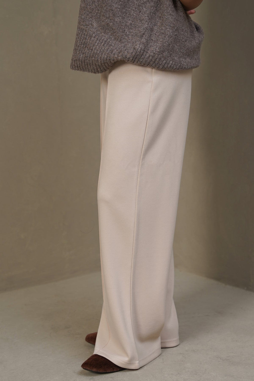 BEIGE STRAIGHT LOOSE TROUSERS