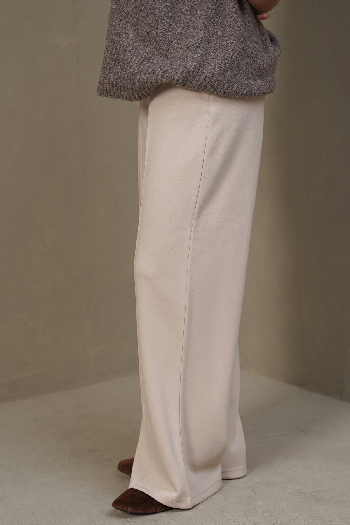 BEIGE STRAIGHT LOOSE TROUSERS