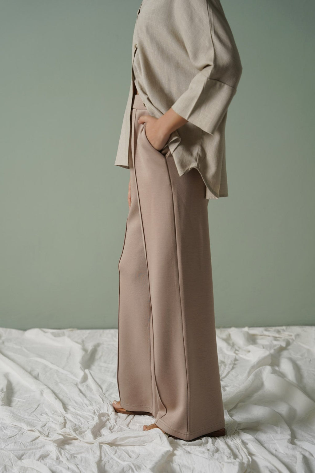 KHAKI STRAIGHT LOOSE TROUSERS
