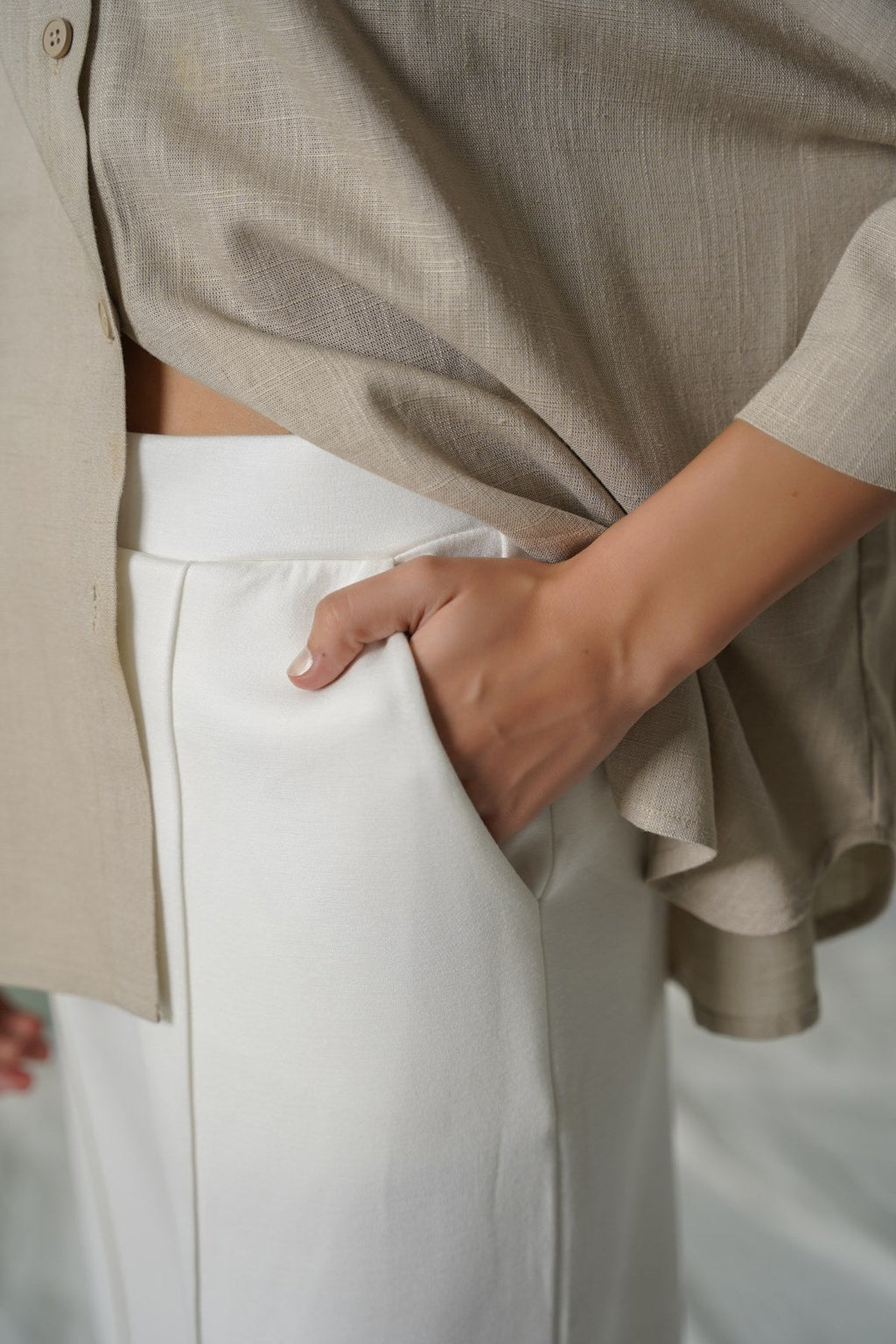 WHITE STRAIGHT LOOSE TROUSERS