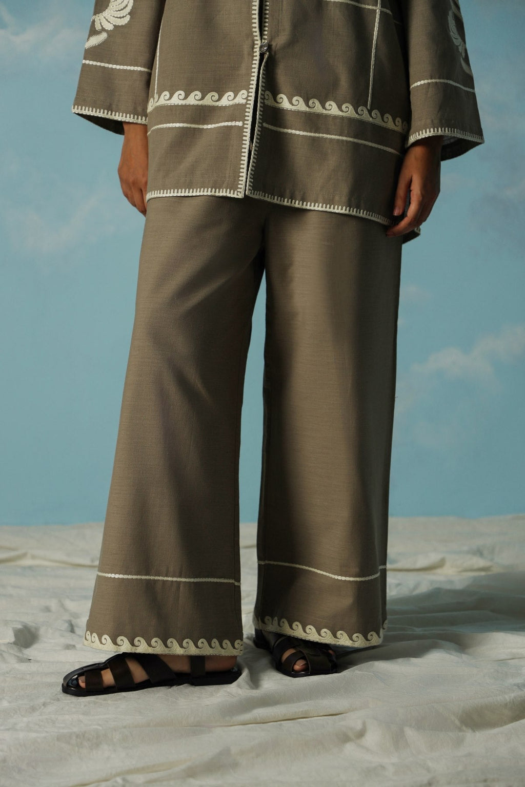 BEIGE DESERT NOON EMBROIDERED PANTS