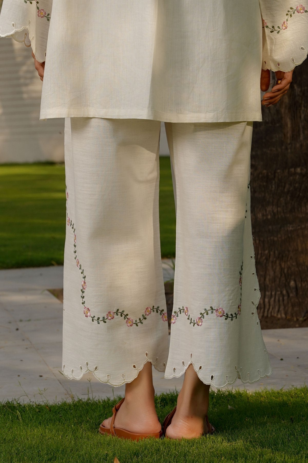 WHITE PEONY EMBROIDERED CULOTTES