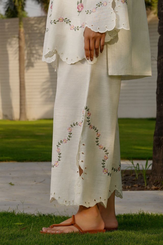 WHITE PEONY EMBROIDERED CULOTTES