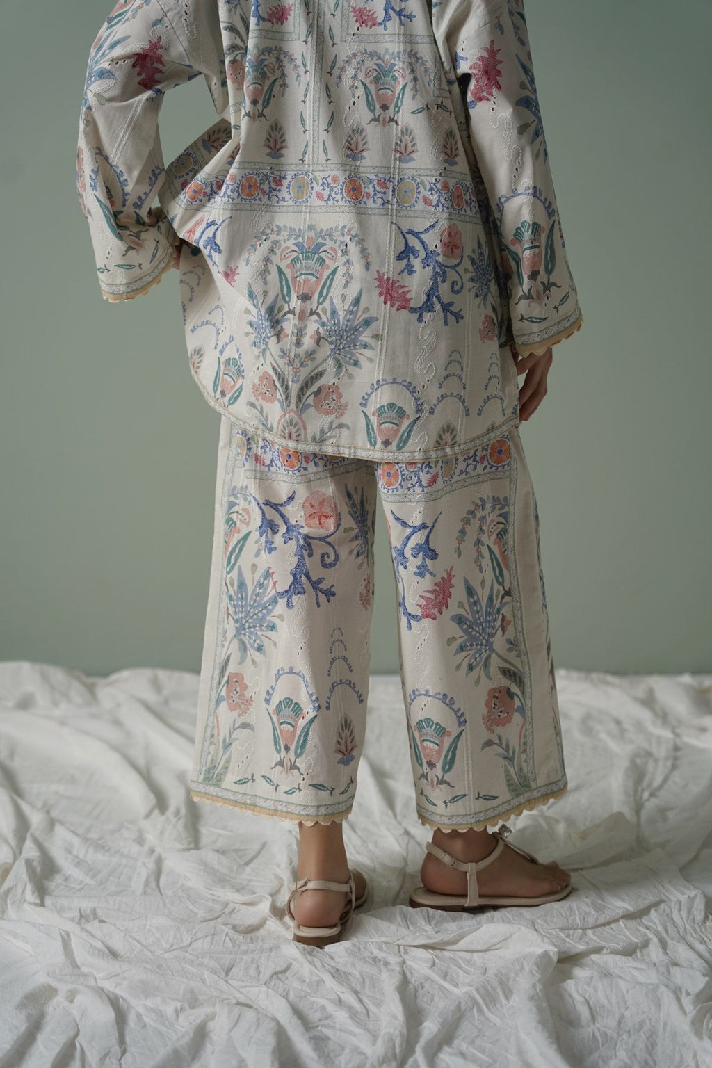 CREAM SUGARLOOP EMBROIDERED PANTS