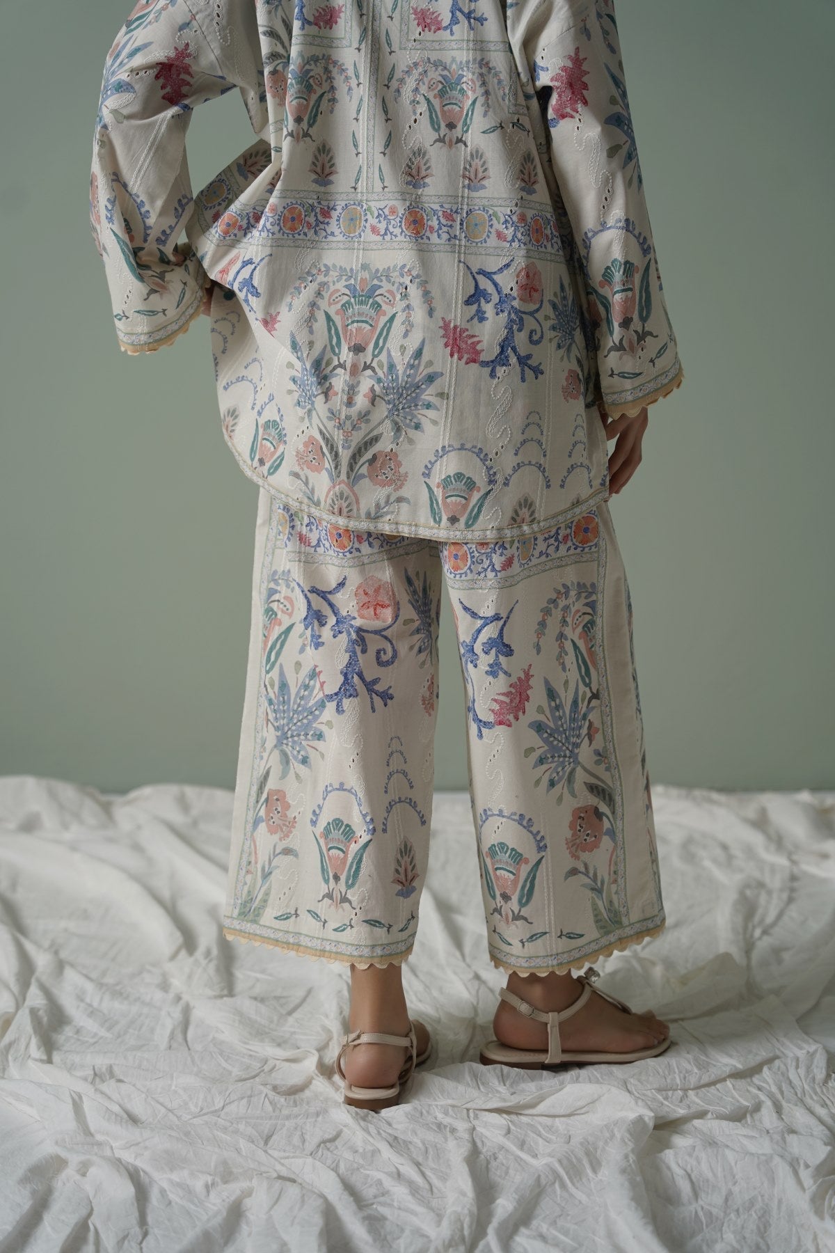CREAM SUGARLOOP EMBROIDERED PANTS