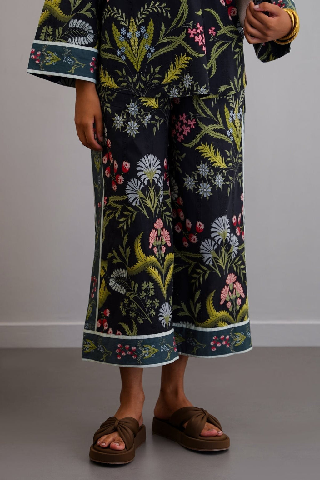 BLACK BOTANICAL EMBROIDERED PANTS