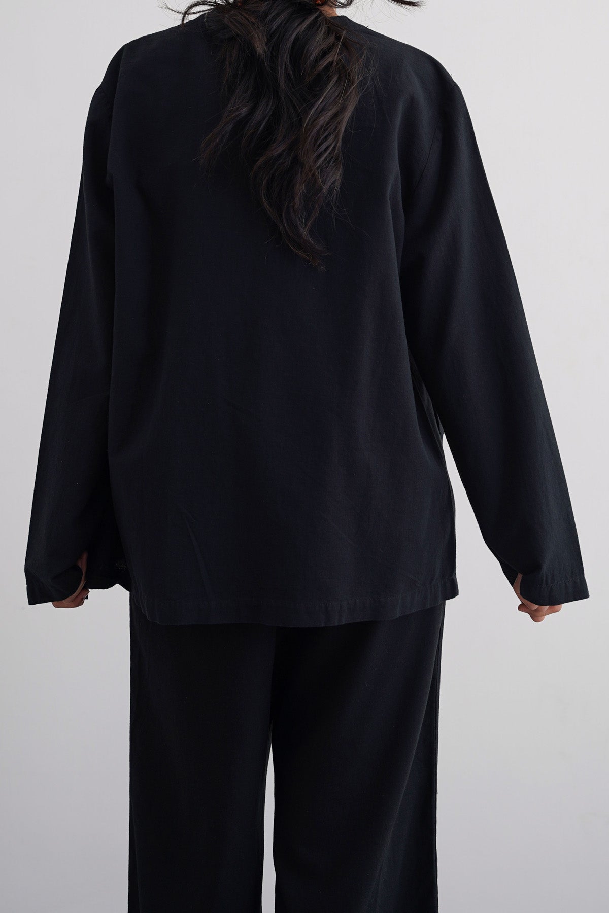 BLACK COLLARLESS LINEN BLAZER