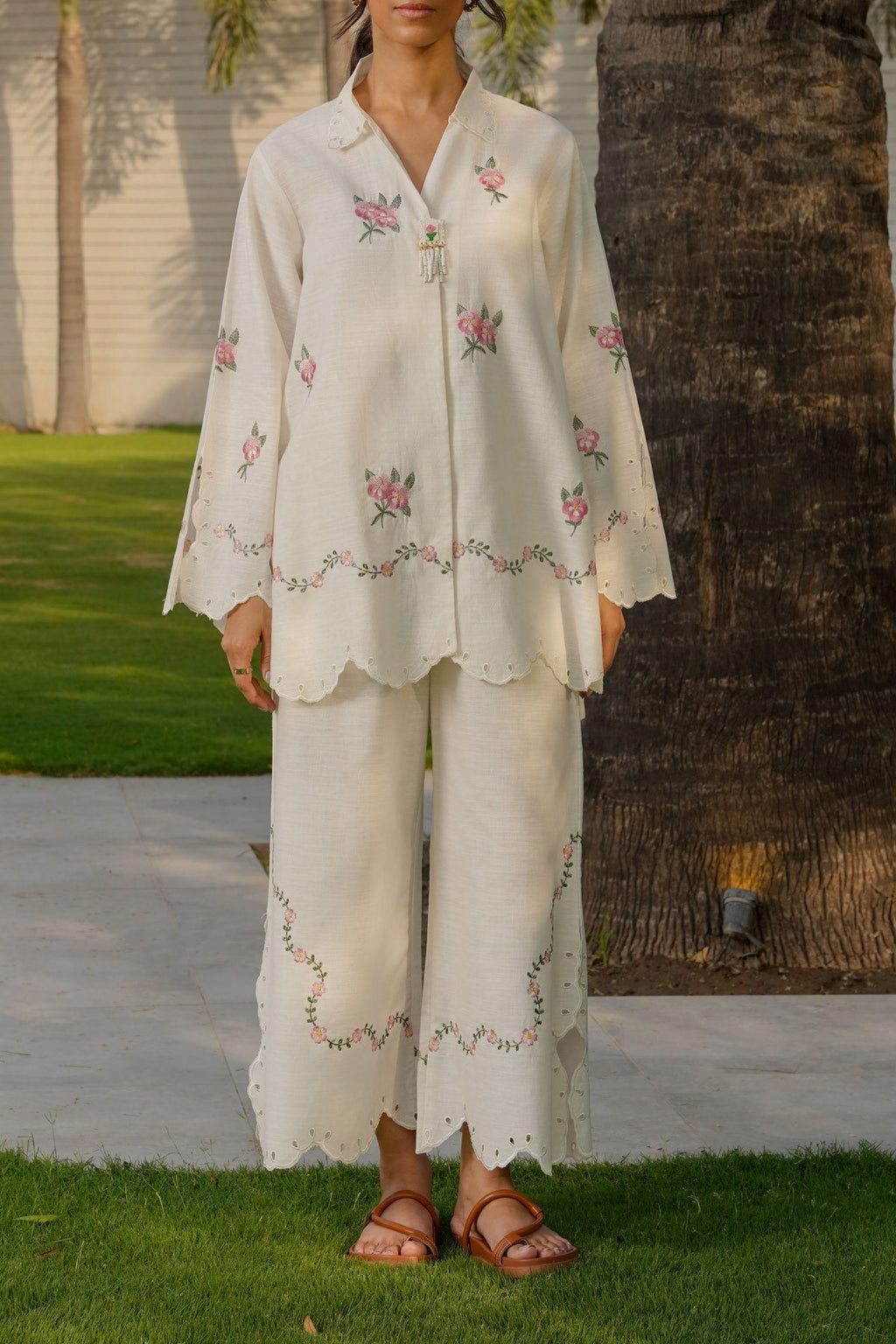 WHITE PEONY SHIRT WITH HANDMADE BROOCH