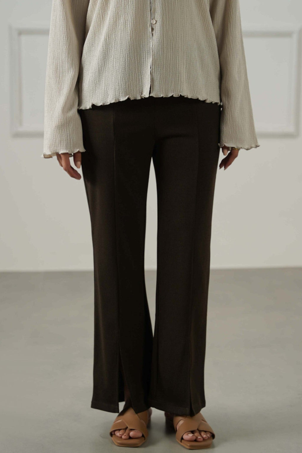 BROWN TAPERED SLIT PANTS