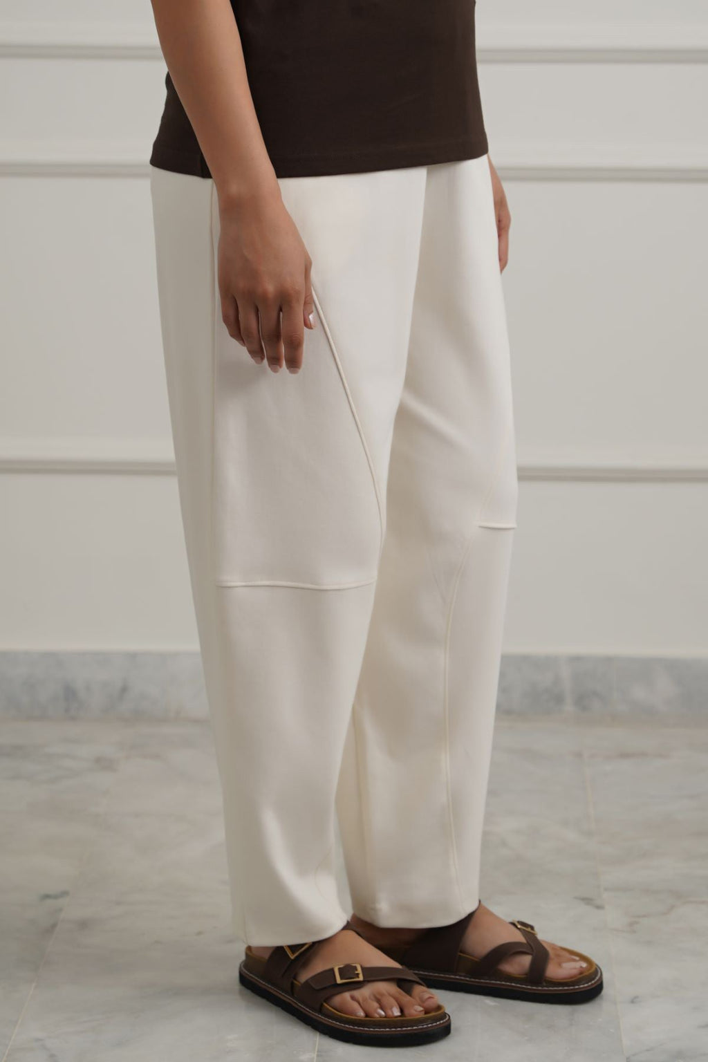 CREAM STUDIO BARREL PANTS