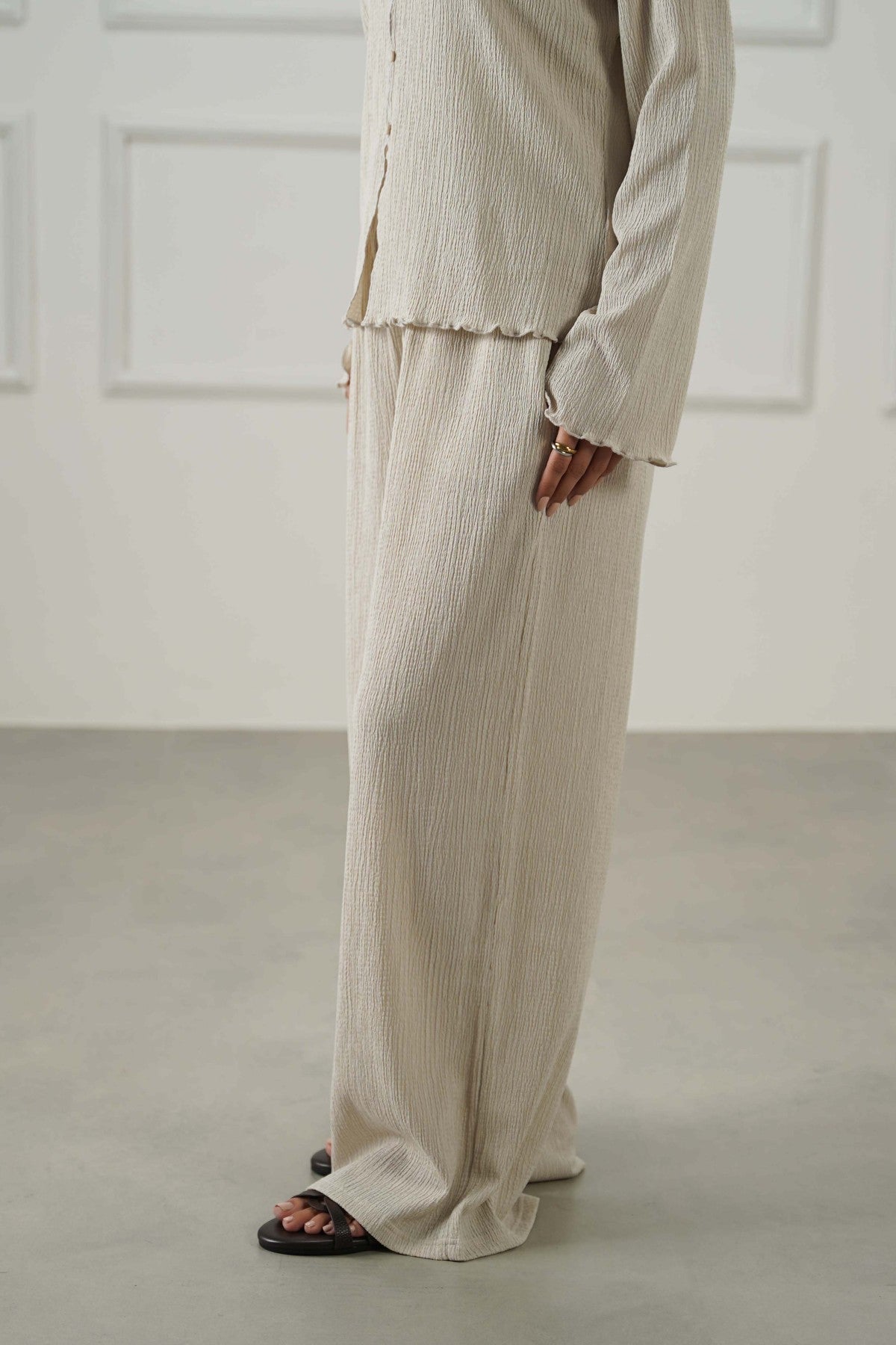 IVORY CRINKLE KNIT PANTS
