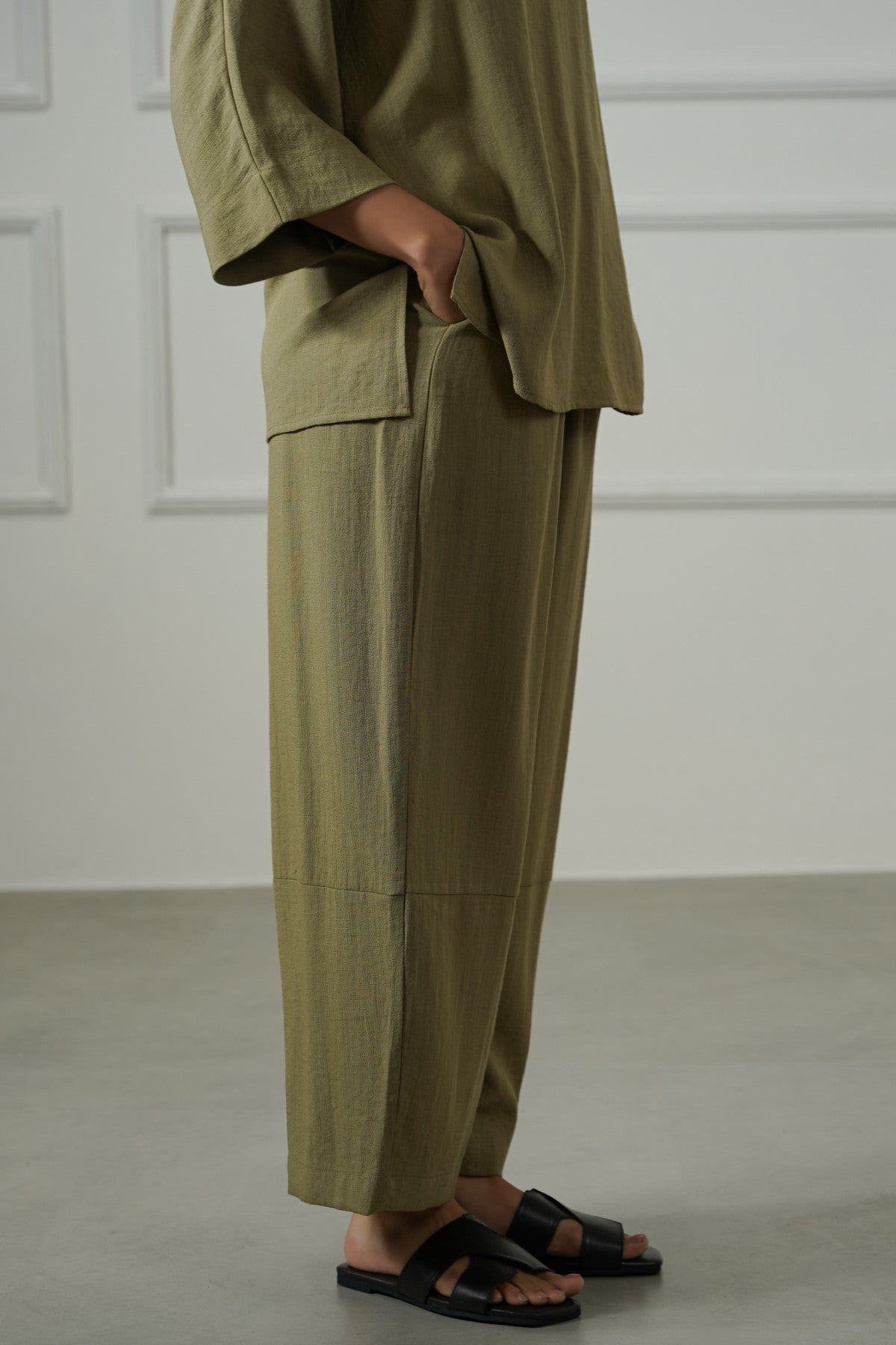 OLIVE CROPPED SAFARI PANTS