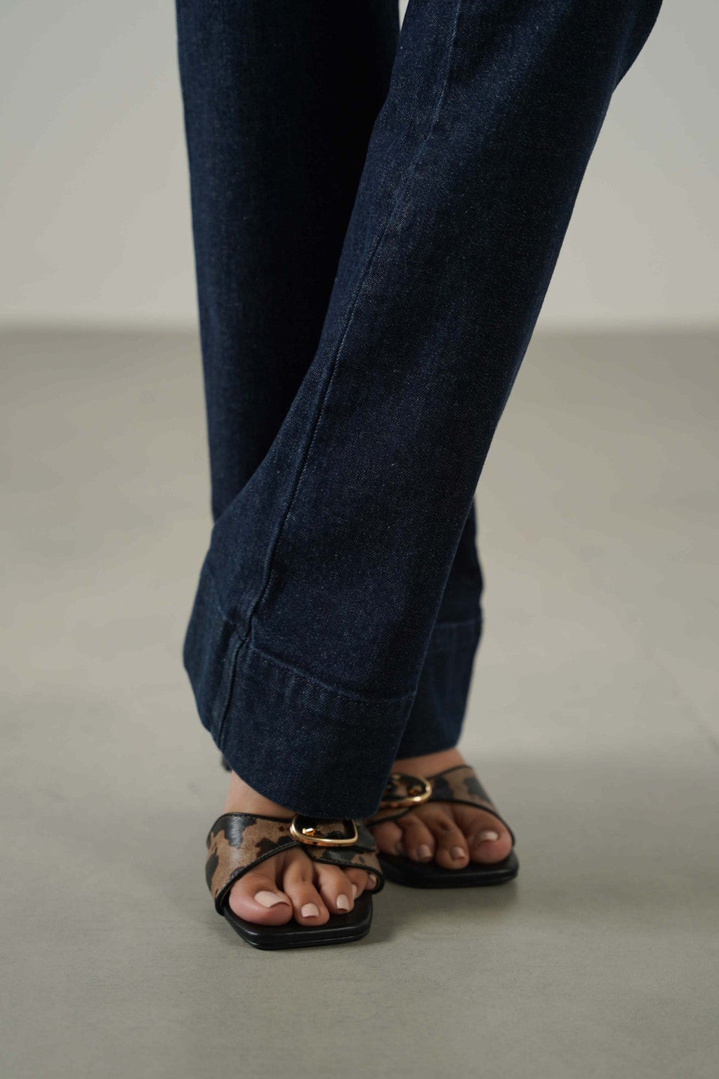 MID-RISE KICK FLARE JEANS