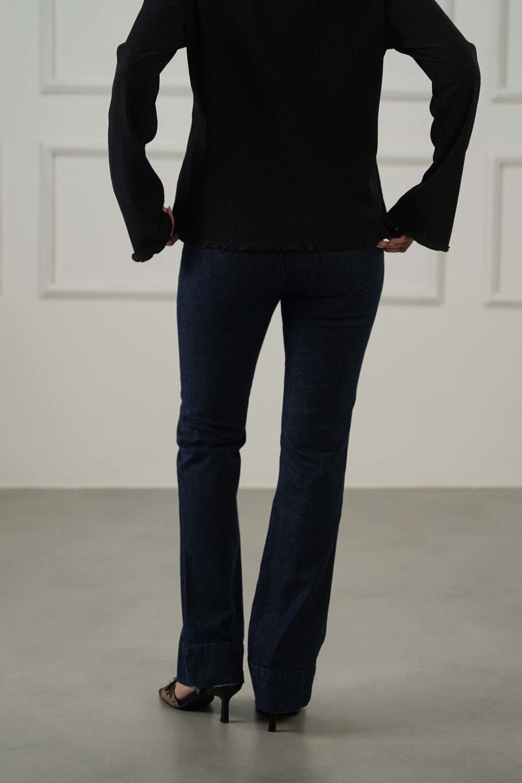 MID-RISE KICK FLARE JEANS