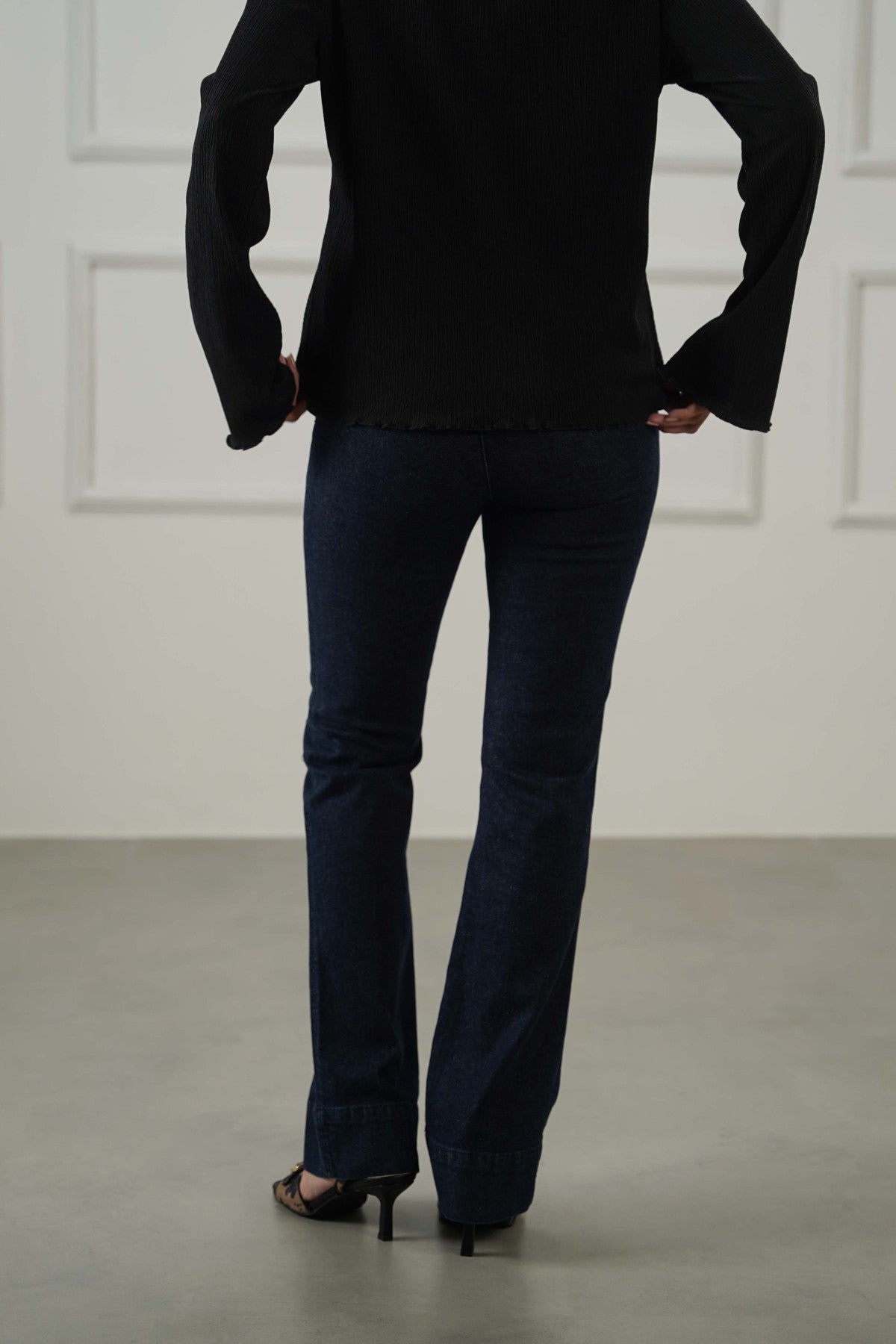 MID-RISE KICK FLARE JEANS