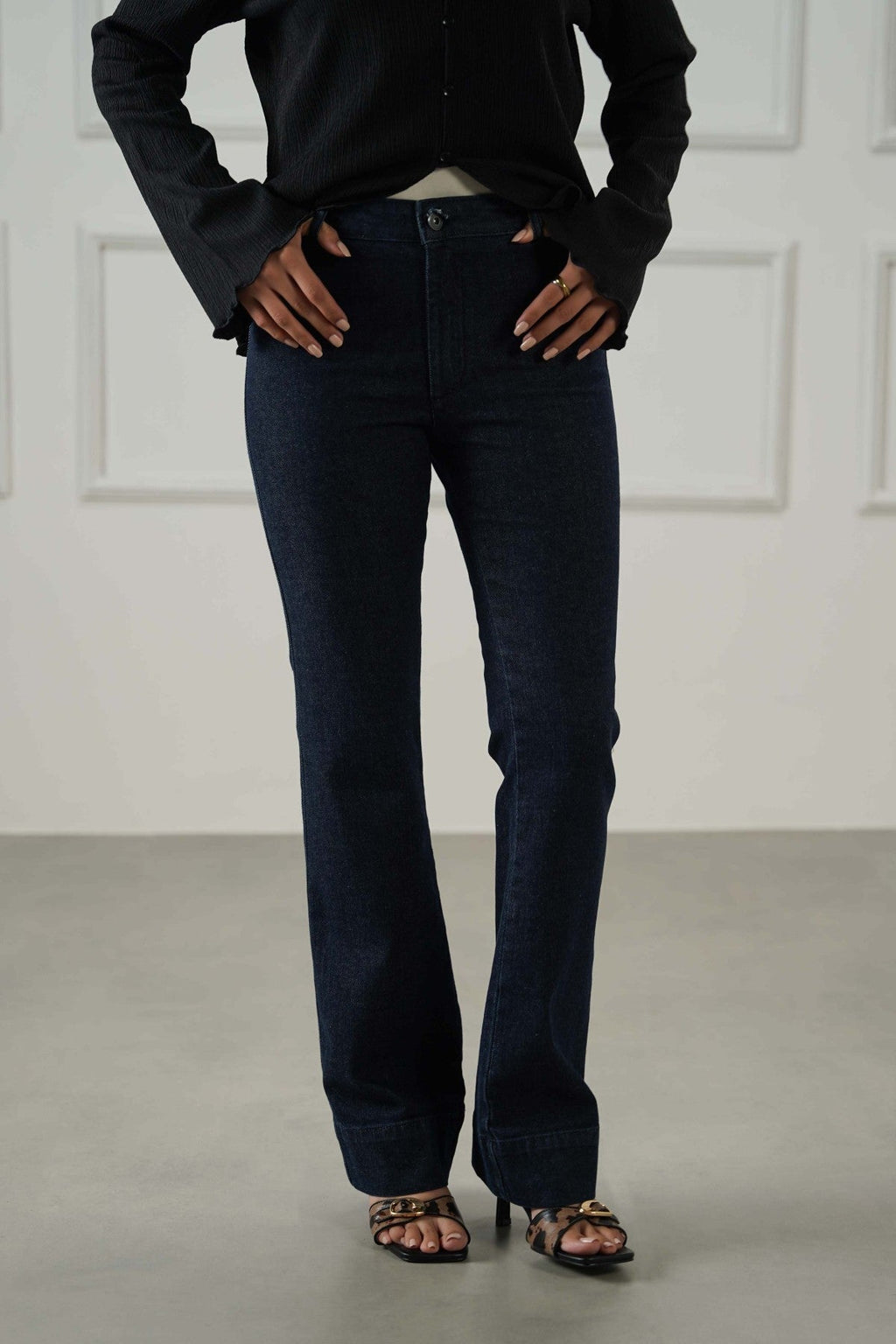 MID-RISE KICK FLARE JEANS