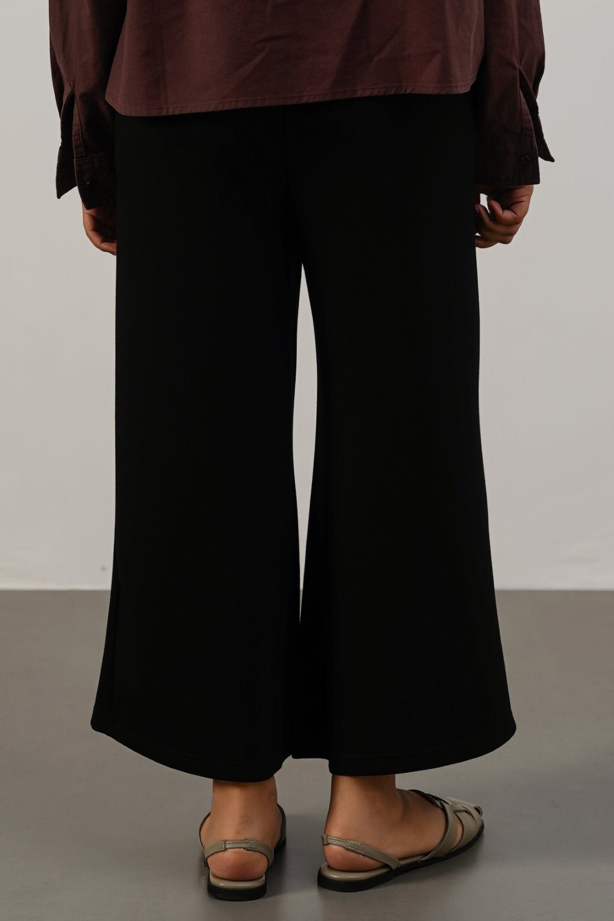BLACK CROPPED WIDE-LEG PANTS