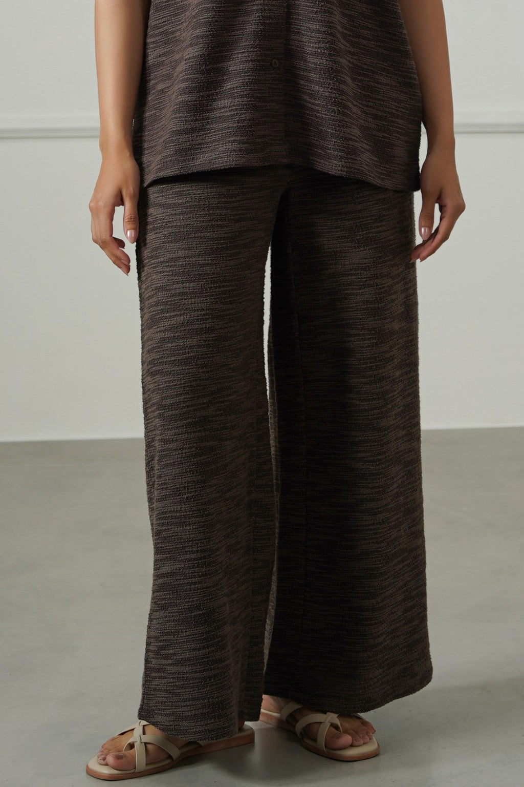 DARK BROWN STRAIGHT TEXTURED PANTS