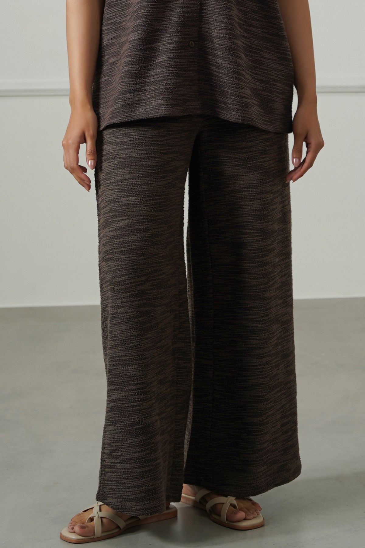 DARK BROWN STRAIGHT TEXTURED PANTS