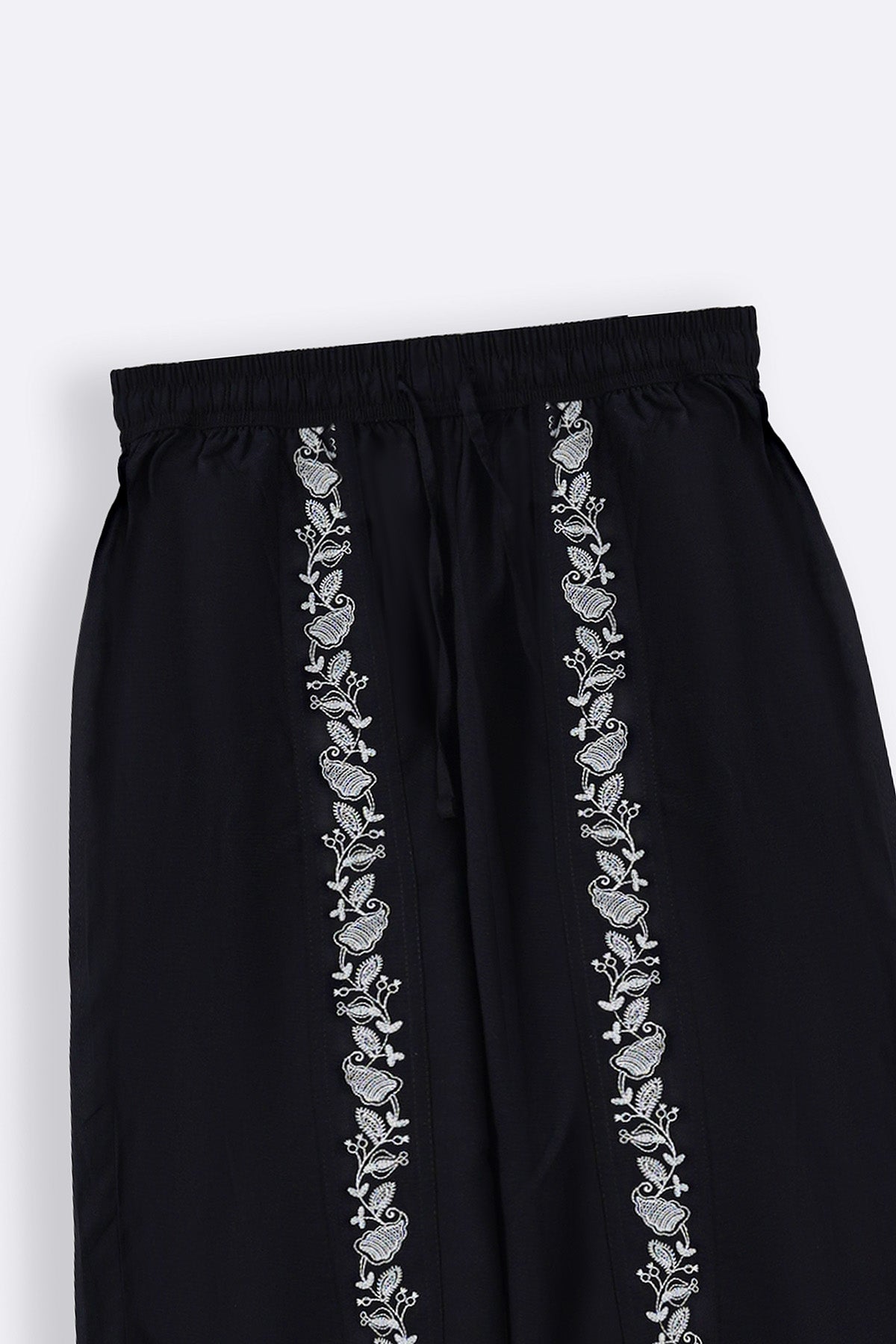 BLACK BRODERIE STRAIGHT PANTS