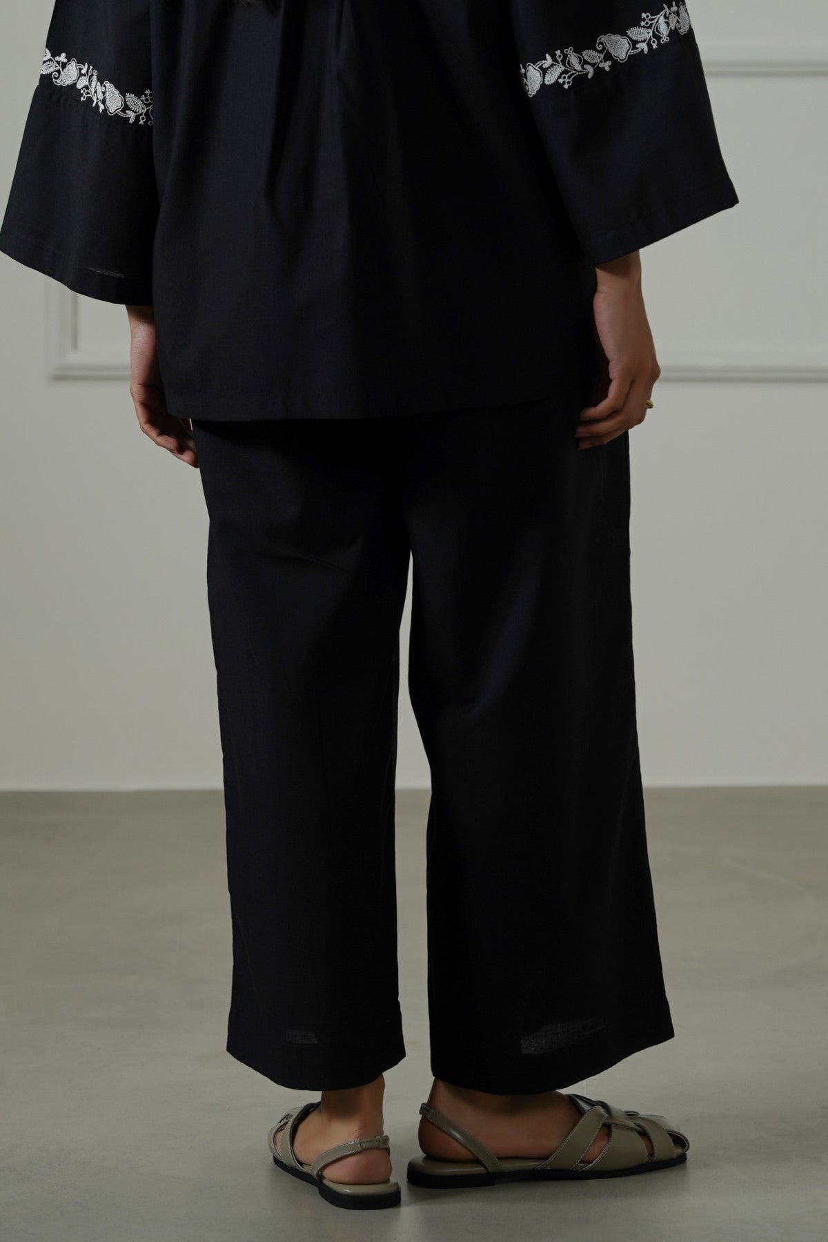 BLACK BRODERIE STRAIGHT PANTS