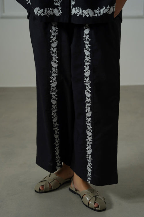 BLACK BRODERIE STRAIGHT PANTS