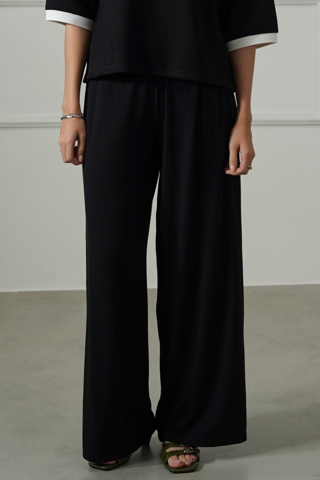 BLACK MODAL FLOWY PANTS