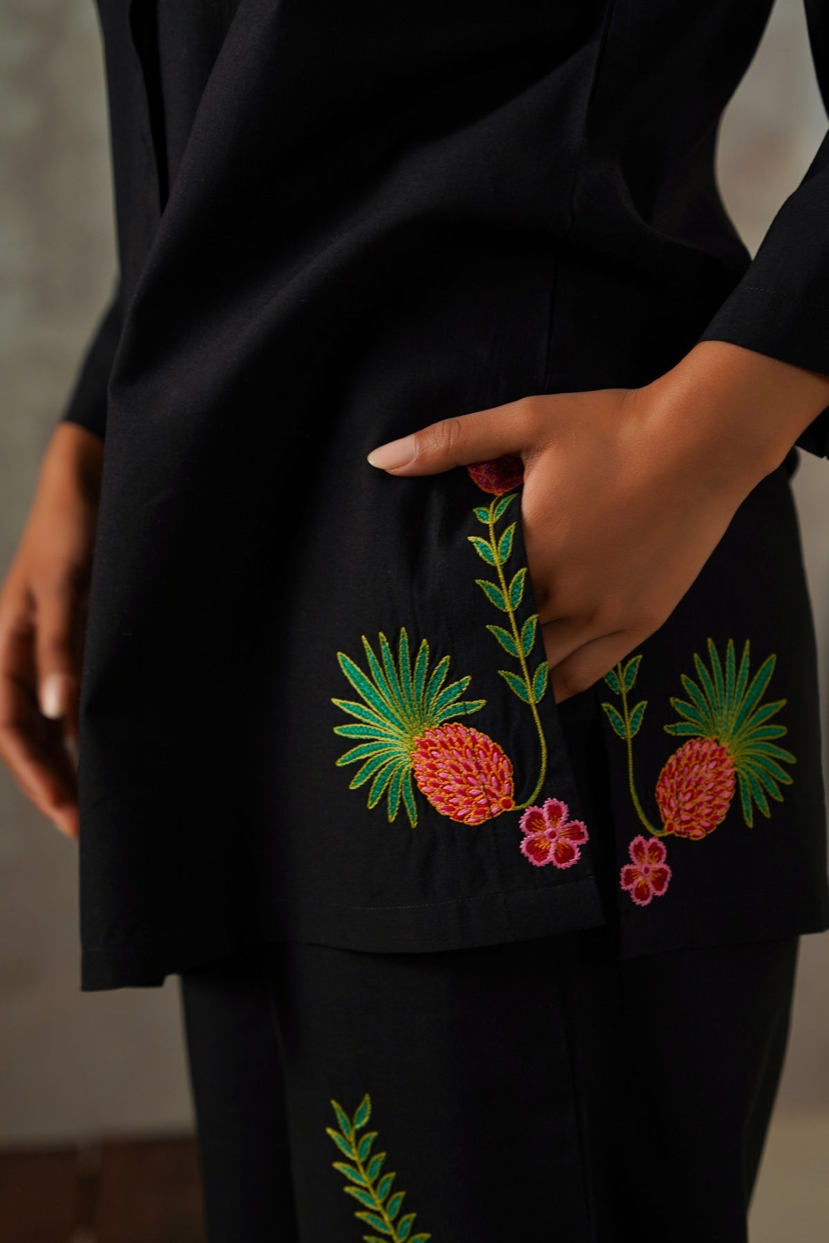 BLACK TROPICAL ESCAPE BRODERIE CULOTTES