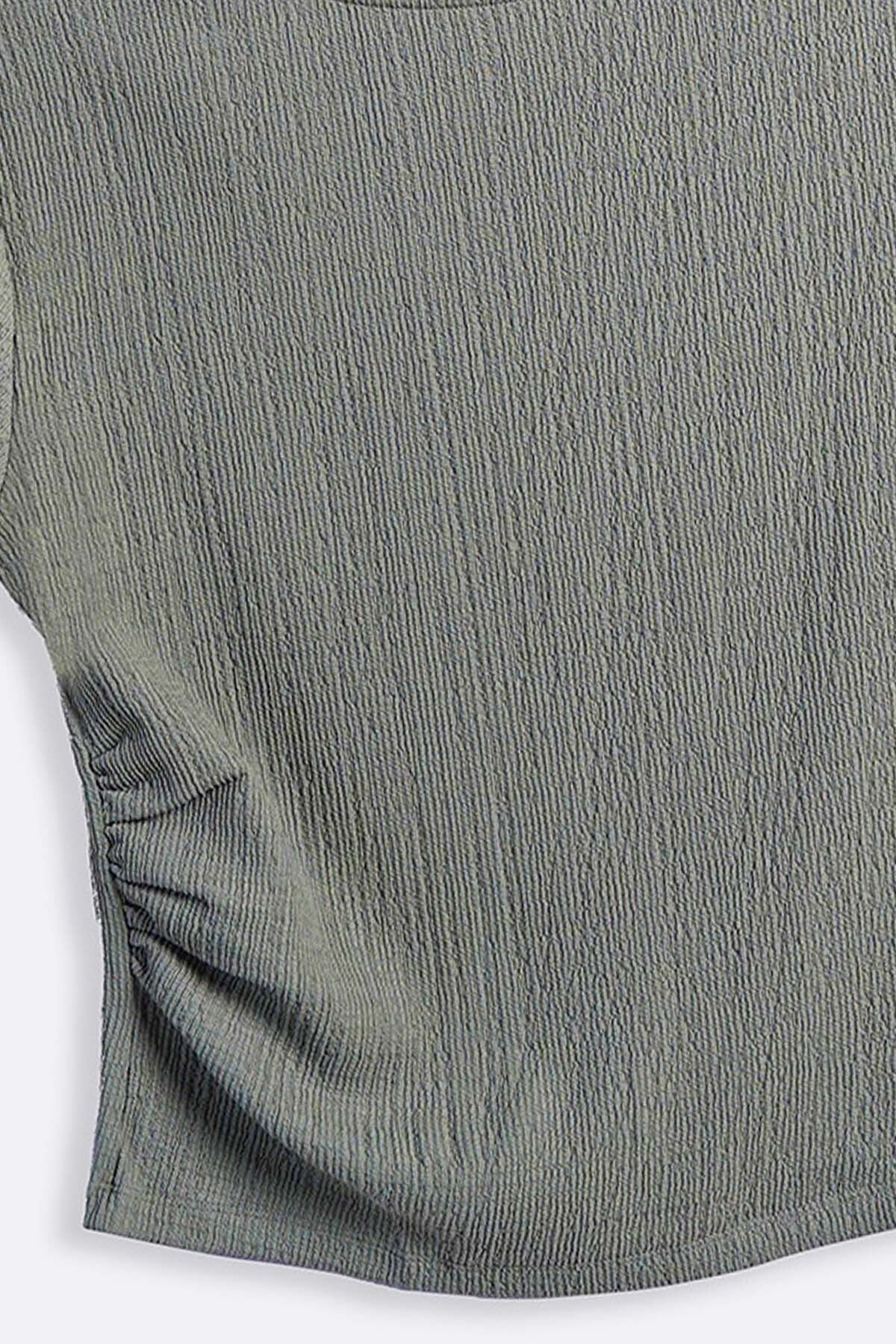 OLIVE PLEATED WAIST TEE