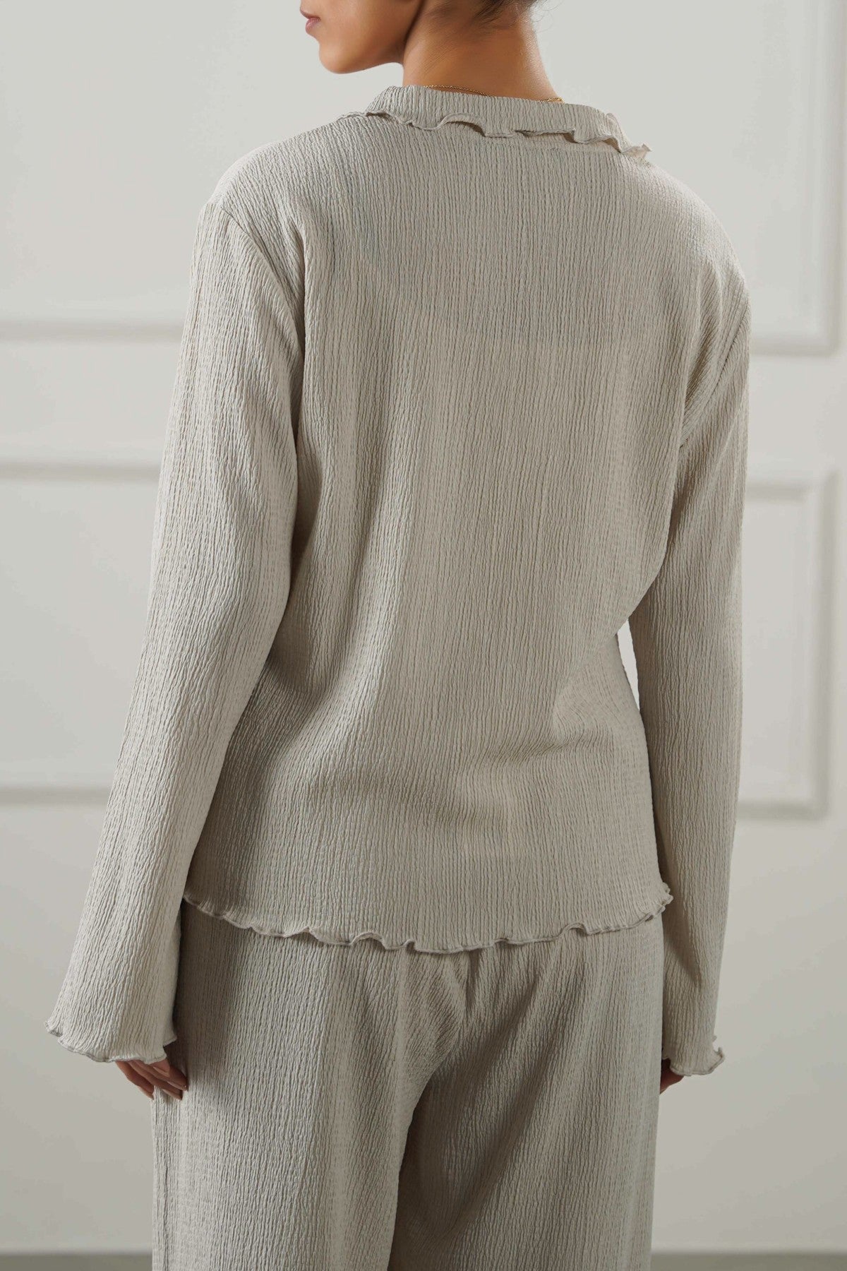 IVORY CRINKLE KNIT BUTTON-DOWN